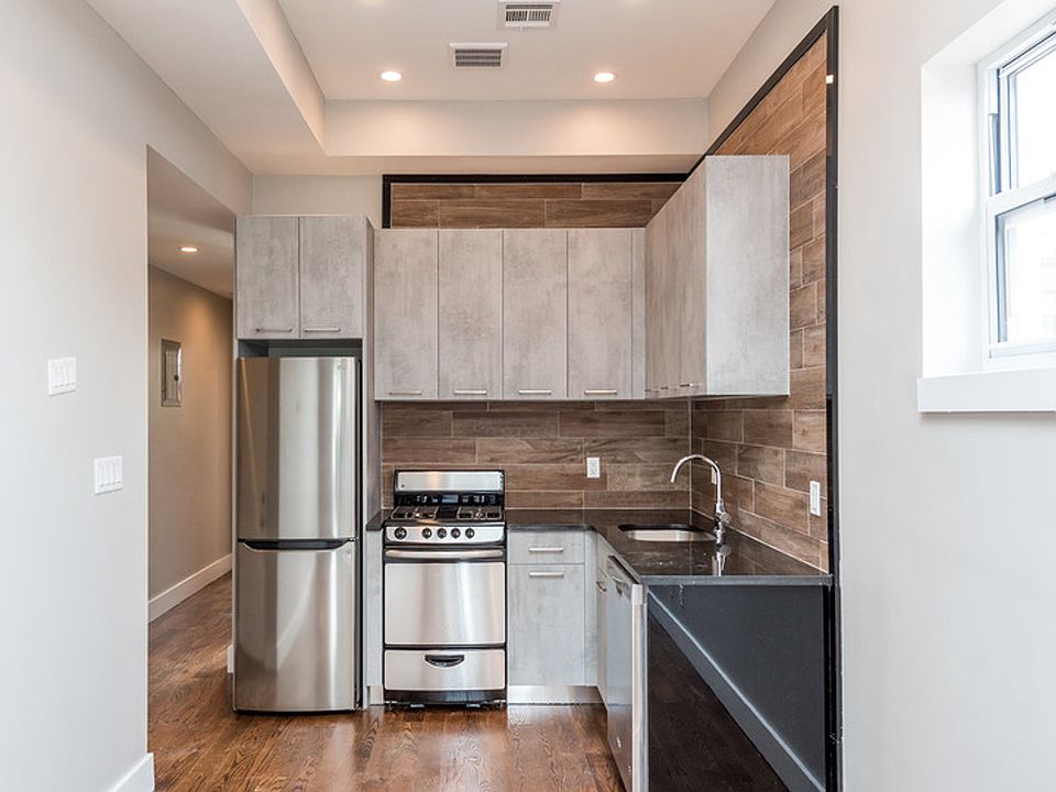 1st image of 126 Melrose St APT 2R
