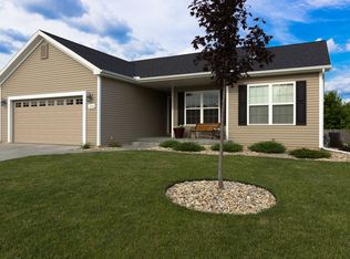 2210 Bracebridge Rd, Bloomington, IL 61705