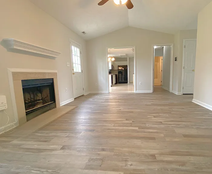 183 Independence Dr — Photo 3