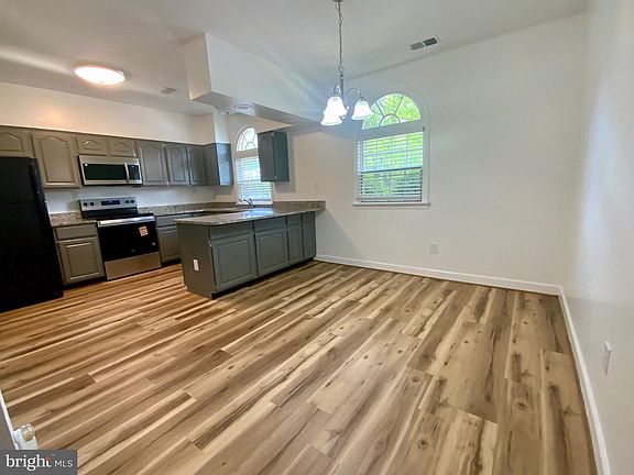 5th image of 205 Heather Ct