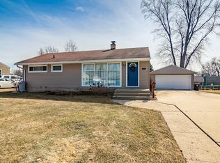133 Chandler Dr, Mundelein, IL 60060