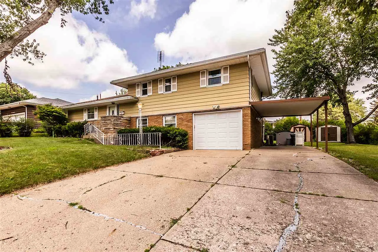 1615 W Gaylord Ave photo 1