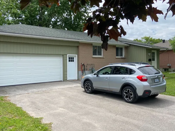 329 James St E, Orillia, ON L3V 1M4