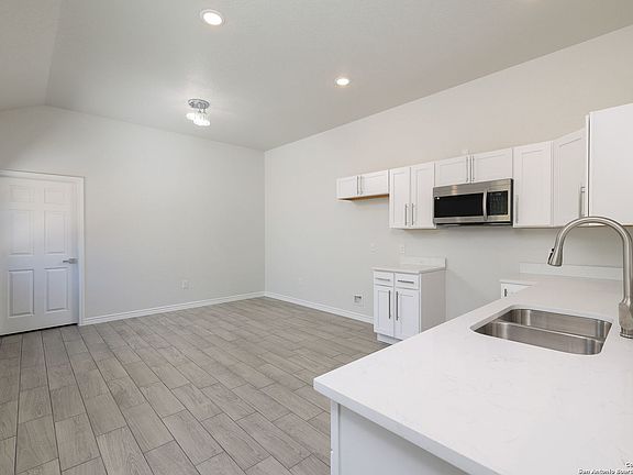 5th image of 635 Ferris Ave