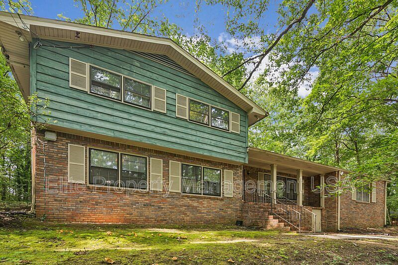 1st image of 2600 Lantern Ln
