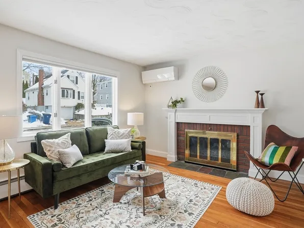 41 Vogel St, West Roxbury, MA 02132