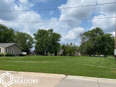 Main Ave N, Britt, IA, 50423