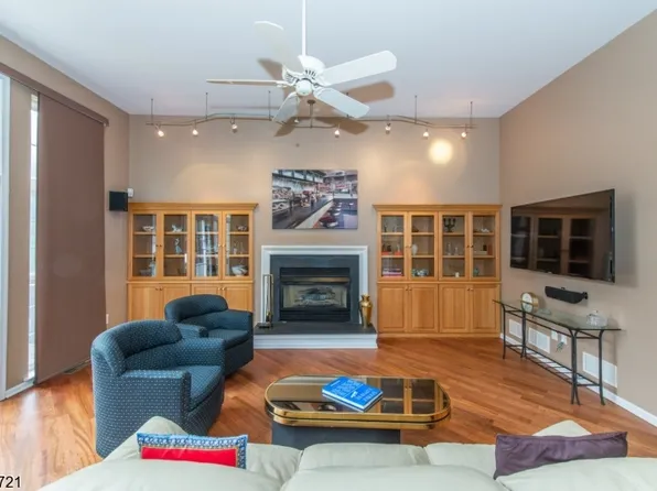 35 Rolling Views Dr, Woodland Park, NJ 07424