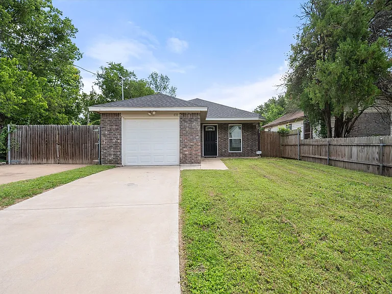 438 Sabine Ave — Photo 13