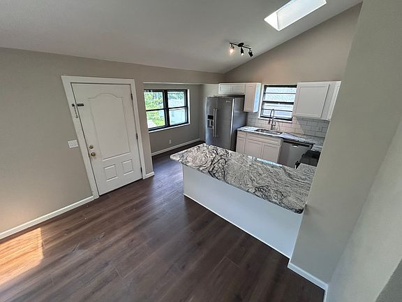 2nd image of 517A W Clay St #517A