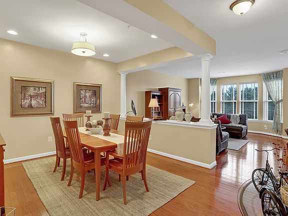 4th image of 43867 Centergate Dr