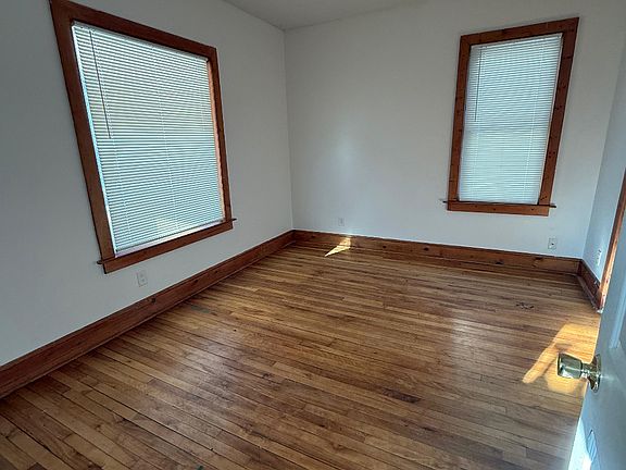 3rd image of 920 Park St