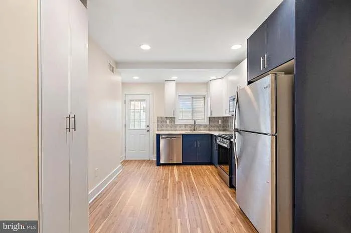 2225 S Rosewood St — Photo 2
