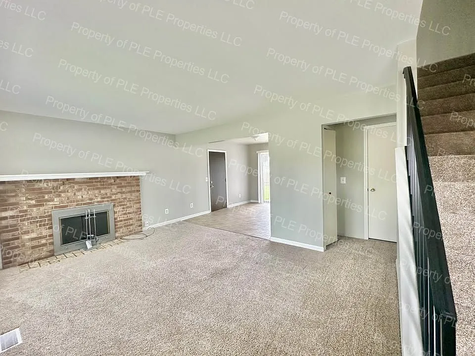 2 bed, 1.5 bath, 950 sqft, $1,675 — Photo 2