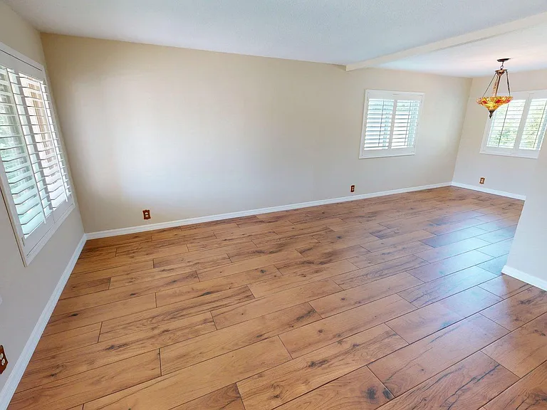 2431 Deerfield Ct — Photo 3