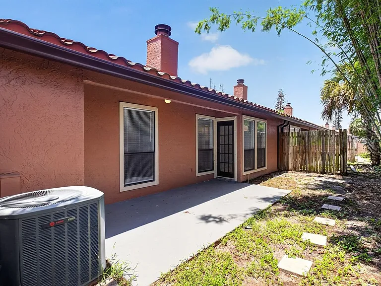 659 Montego Bay Ct — Photo 32