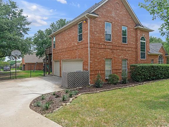 4th image of 2305 Woodmont Cir