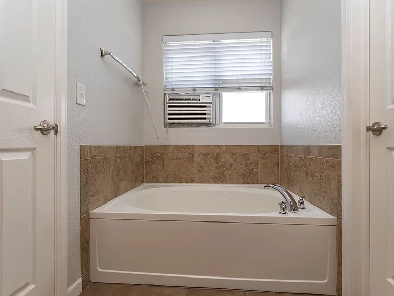 333 E Las Animas St — Photo 23
