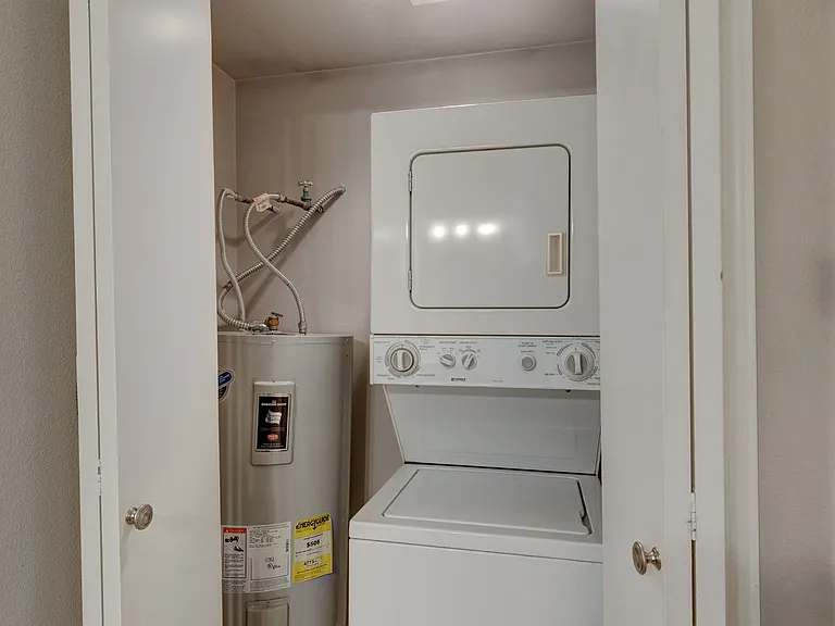 Recently Updated 2-bedroom Cottage — Photo 11
