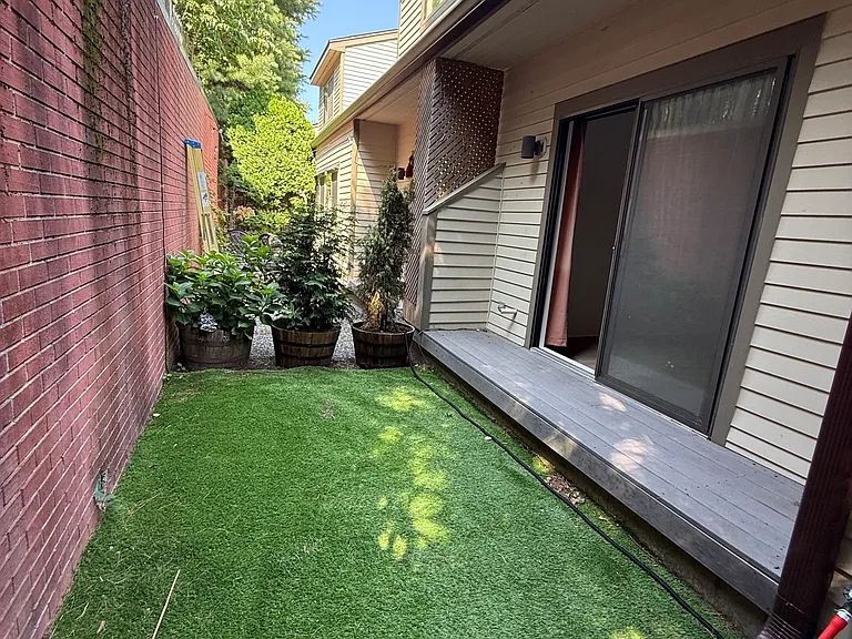 2435 Bedford St #21CC — Photo 11