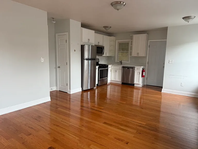 25 Pine St #27B — Photo 3