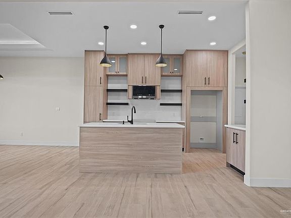 3rd image of 3612 S Peak Dr