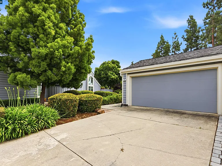 177 Northwood Cmns — Photo 4