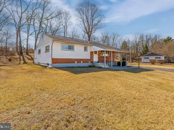 1004 Queen Dr, West Chester, PA 19380