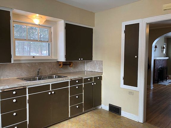 5th image of 1830 S Glenrose Dr