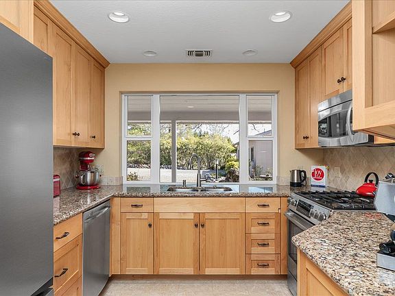 2nd image of 15666 Wolf Mountain Rd