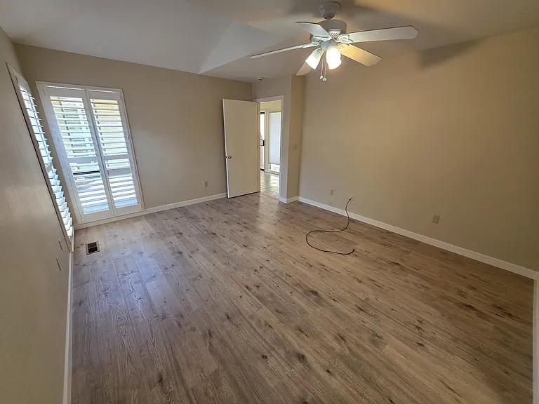 2406 Central Park Dr — Photo 10