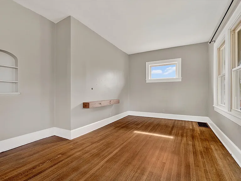 5025 E New York St — Photo 5