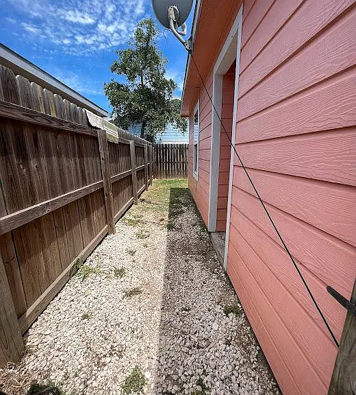1210 Chaparral St #13B — Photo 8