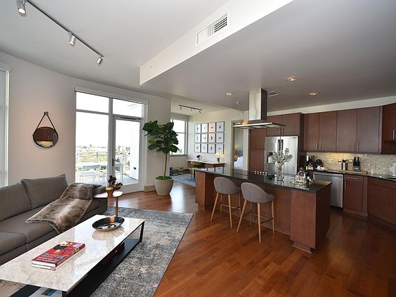 3rd image of 10704 Wilshire Blvd #708