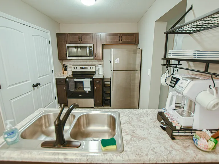 219 Smithson Ln — Photo 6
