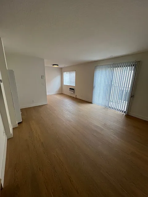 2 bed, 1100 sqft, $3,050 — Photo 4