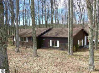 10810 Homestead Rd, Beulah, MI 49617