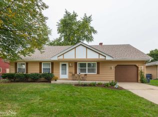 820 Mohawk Dr, Elgin, IL 60120