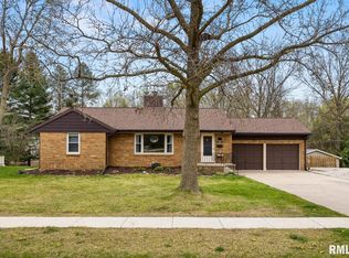 806 Hilldale Ave, Washington, IL 61571