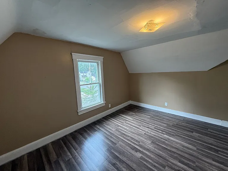 522 W 23rd St — Photo 36