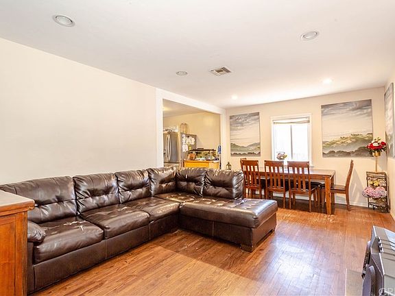 4th image of 10988 Noble Ave