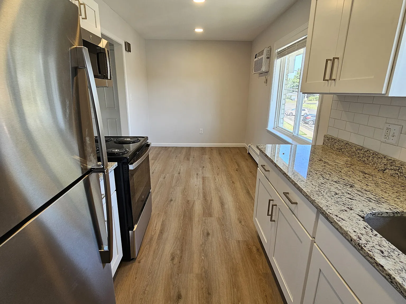 1 bed, 677 sqft, $1,200 — Photo 4