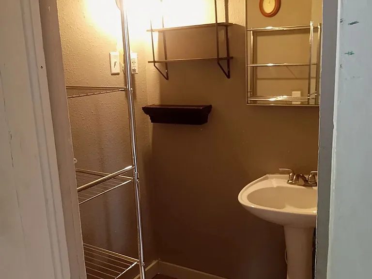720 N Dubuque St #7 — Photo 2