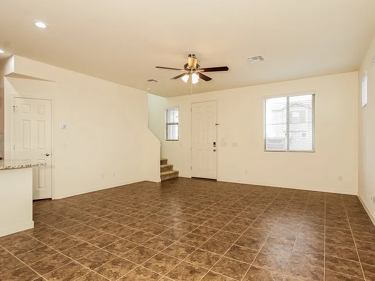 3815 S 58th Ln — Photo 6