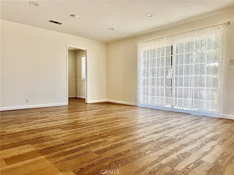 1906 W Kenoak Dr — Photo 3
