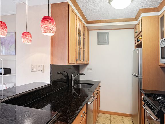4th image of 210 E 15th St APT 8B
