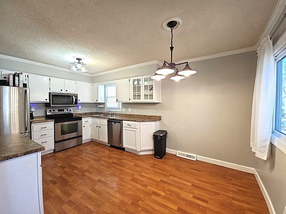 5th image of 1322 Calvin St