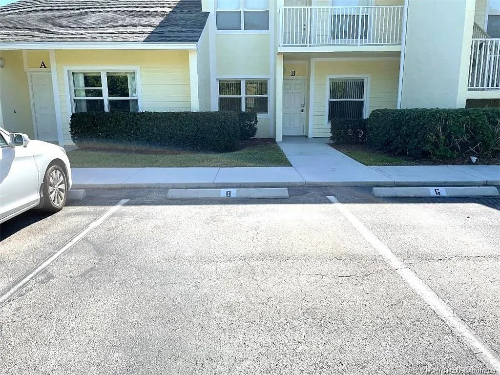 Building Photo - 4210 Gator Trace Ave #B