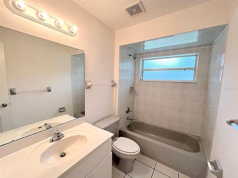 106 Point Of Woods Dr — Photo 31