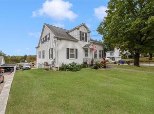 32 Pawtuxet Ter, West Warwick, RI 02893